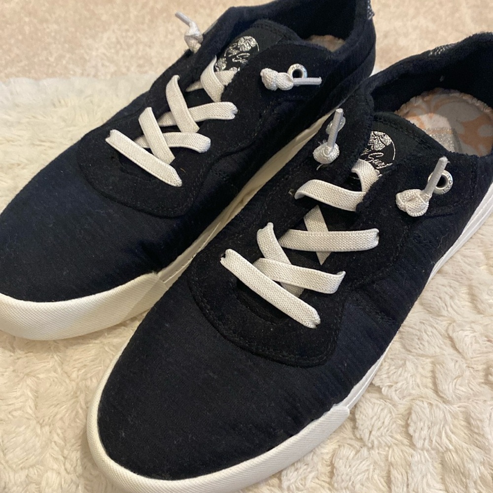 NEW ROXY Women’s Cannon pull on black white sneaker shoe Size 8.5